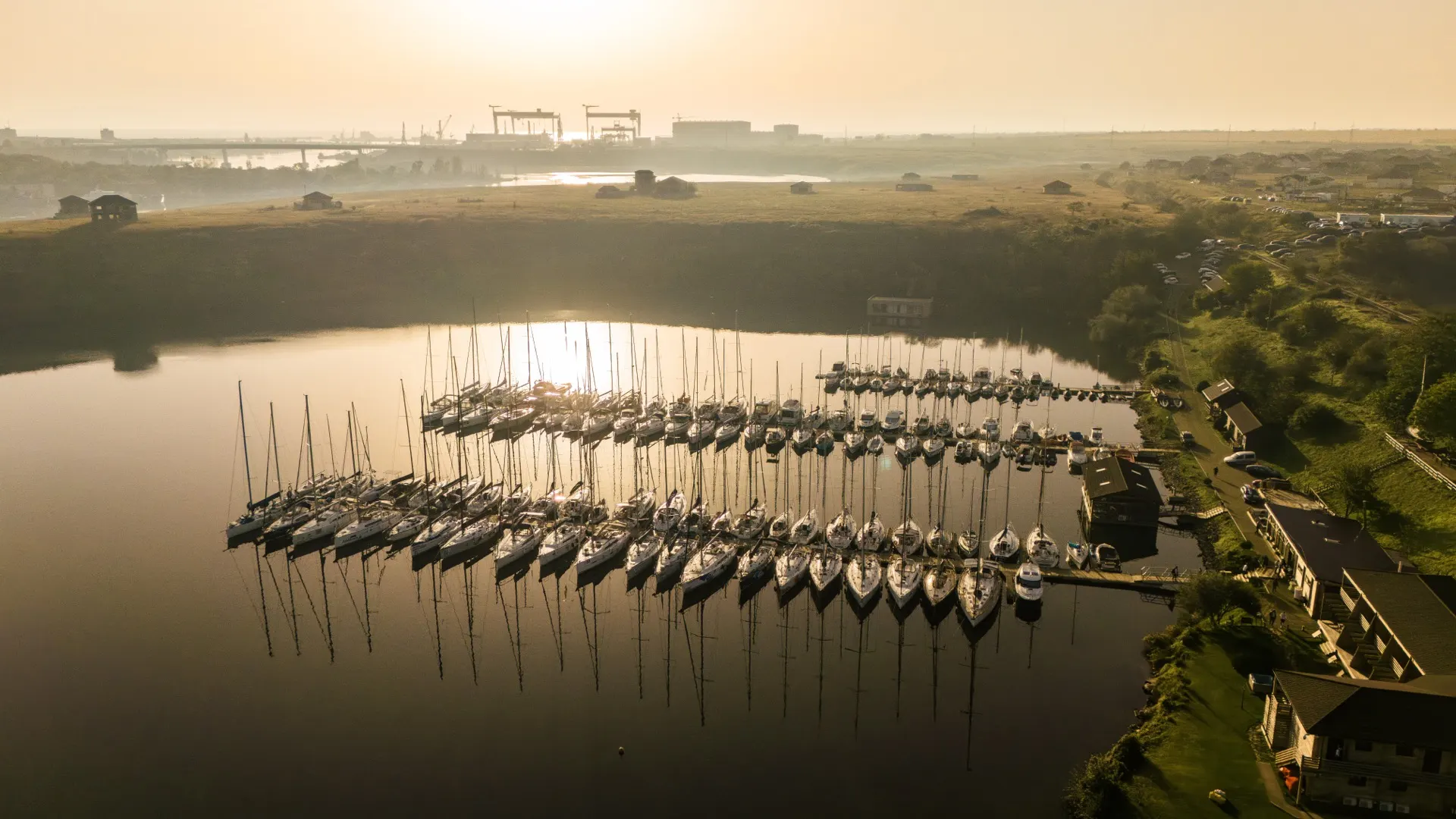 Vedere aeriană cu velieri din Limanu Harbour